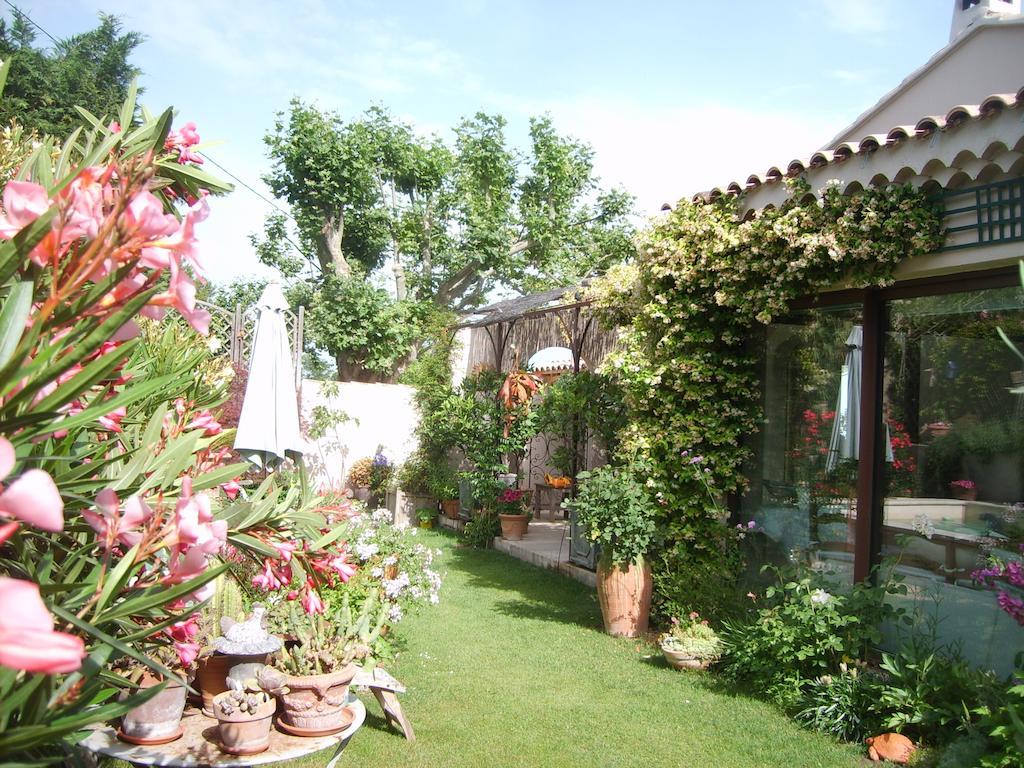 Le Clos Martin Eyragues Esterno foto